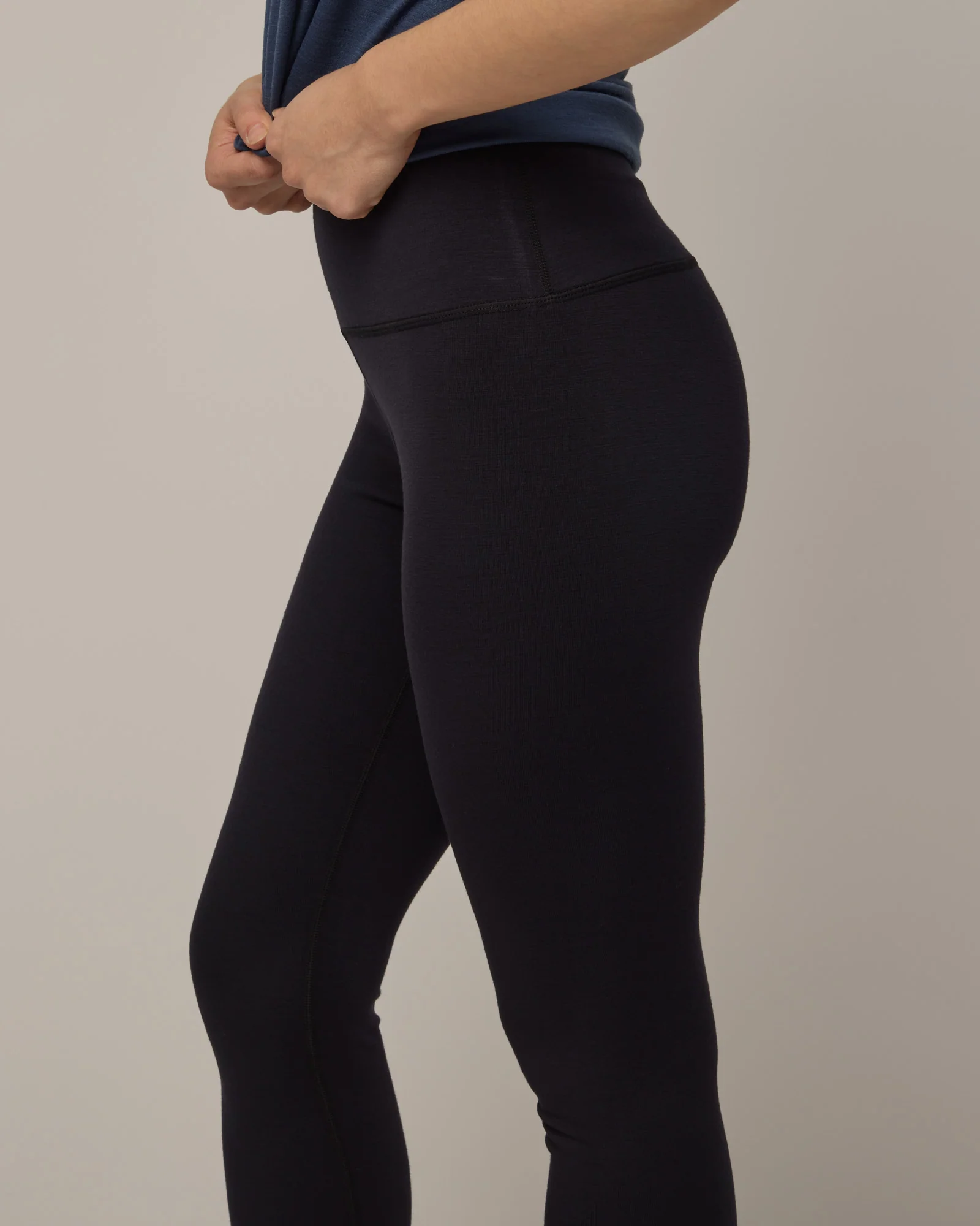 Summit Crop Legging - Image 4