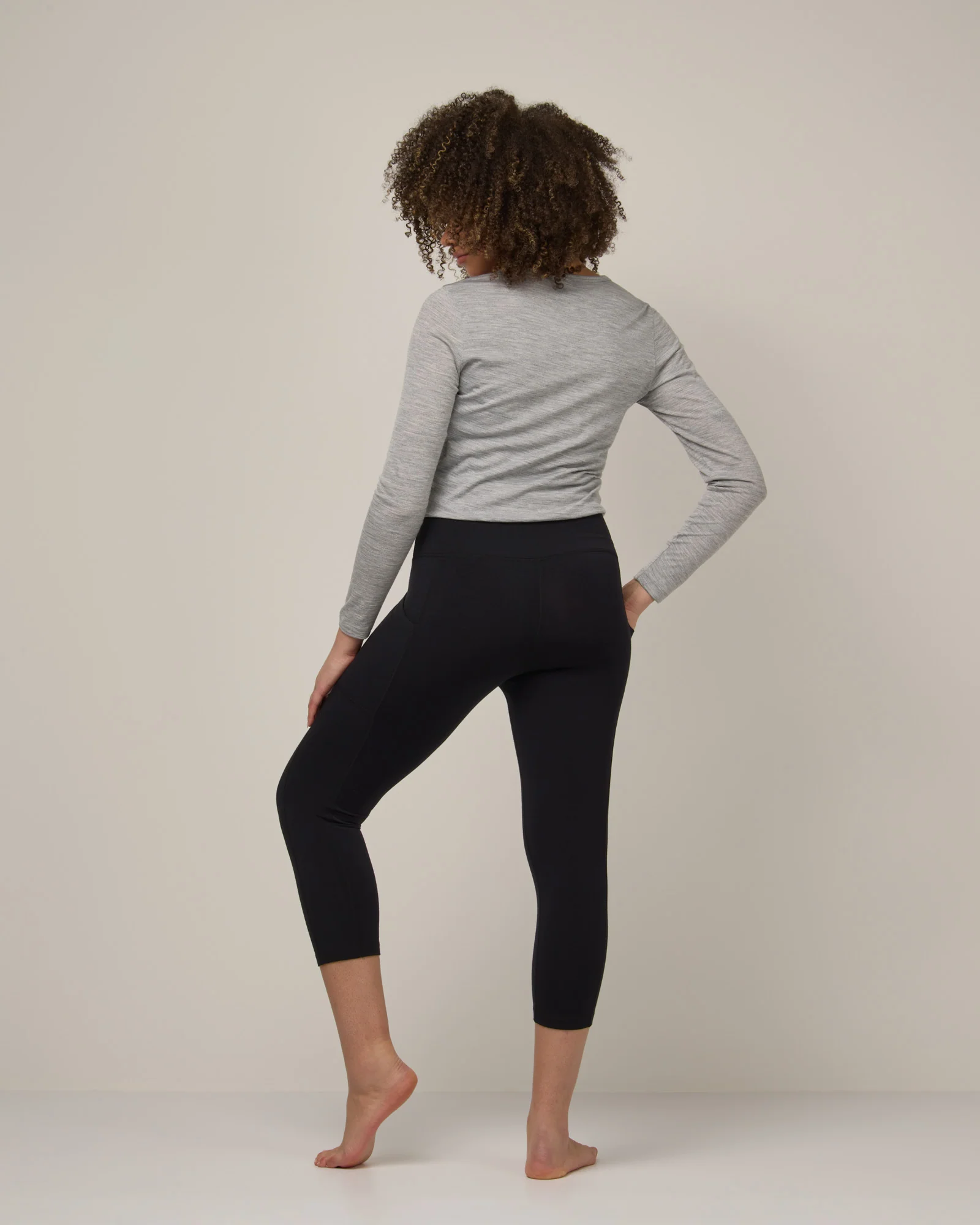 Summit Pocket Crop Legging - Image 3