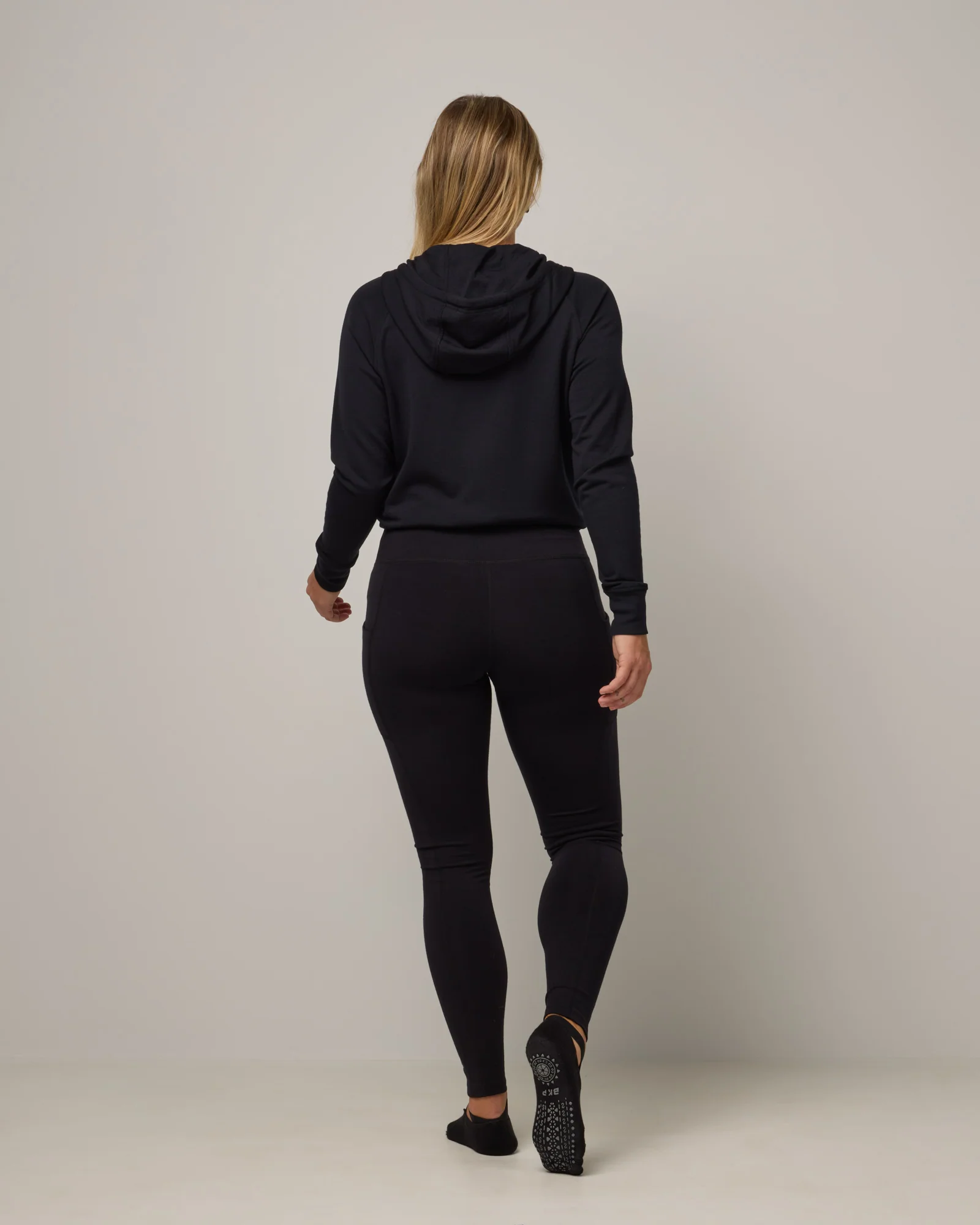 Summit Pocket Legging - Image 3