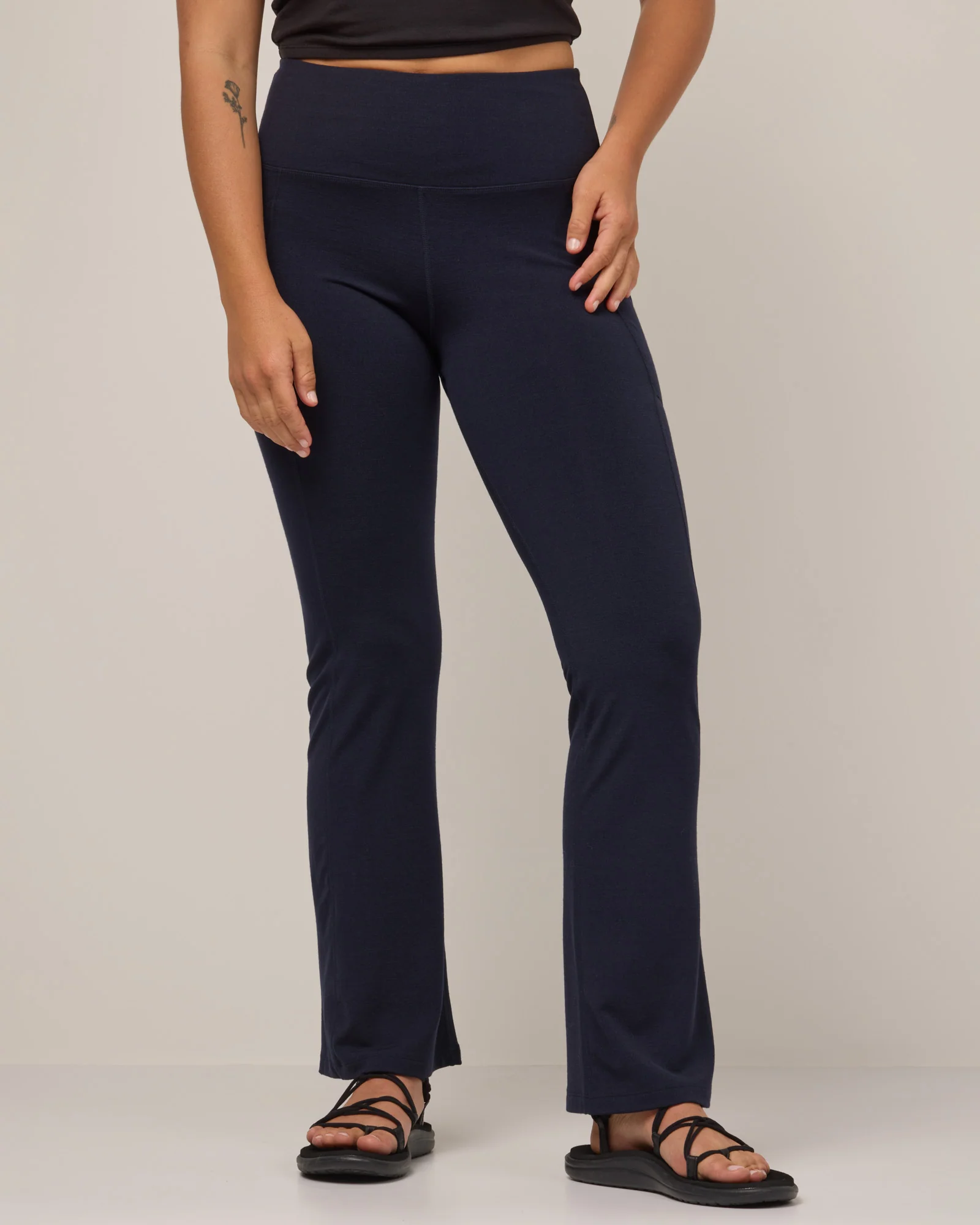 Summit Straight Cut Pocket Legging - Image 5